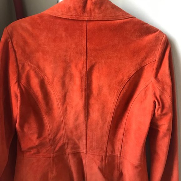 Suede Danier tailored, lined jacket. - Picture 5 of 8